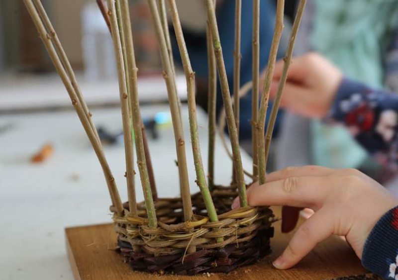 Lot De 4 Mangeoires à Oiseaux Montées Sur Arbre - Plateau D'alimentation Pour Oiseaux - 21 Cm - Plateau De Graines D'oiseaux En Plastique - Pour Décoration De Jardin Extérieure (2 Plateaux